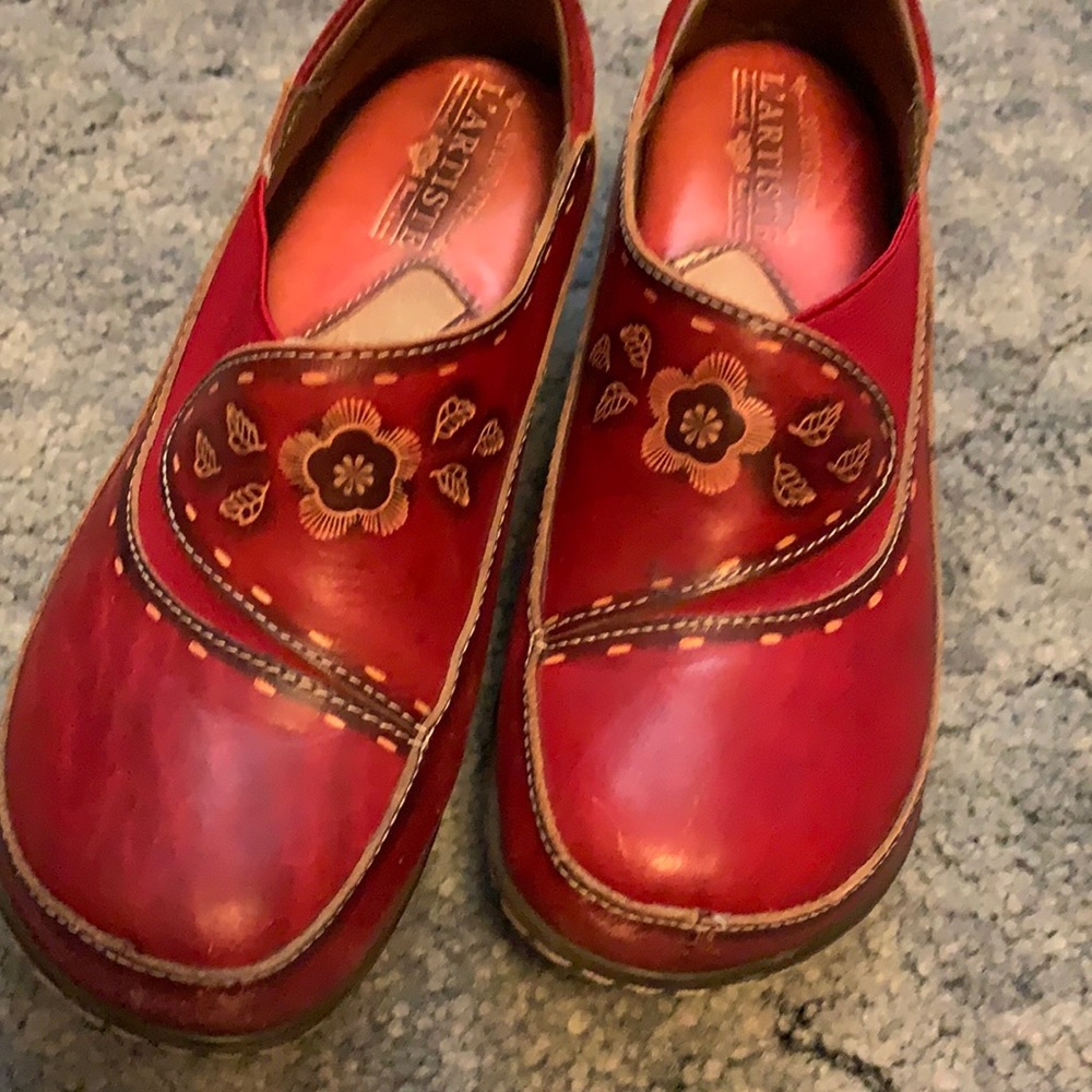 Red L’Artiste spring step shoes size 6.5
